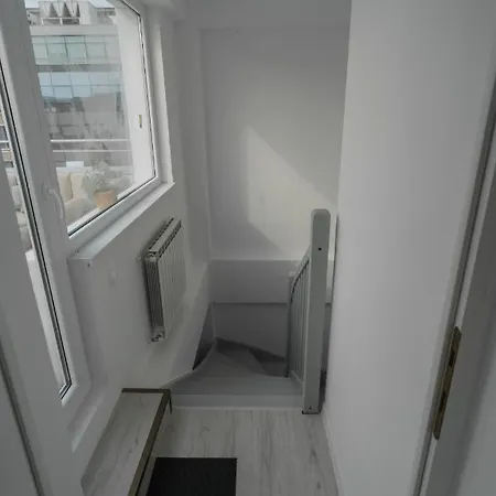 Penthouse - Huge Rooftop Terrace + Skyline View * Bukurešť