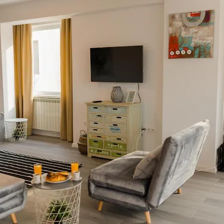 Penthouse - Huge Rooftop Terrace + Skyline View * Bukurešť