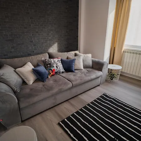 Penthouse - Huge Rooftop Terrace + Skyline View * Bukurešť