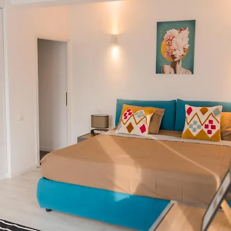 Penthouse - Huge Rooftop Terrace + Skyline View * Bukurešť
