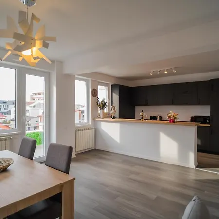 Apartmán Penthouse - Huge Rooftop Terrace + Skyline View