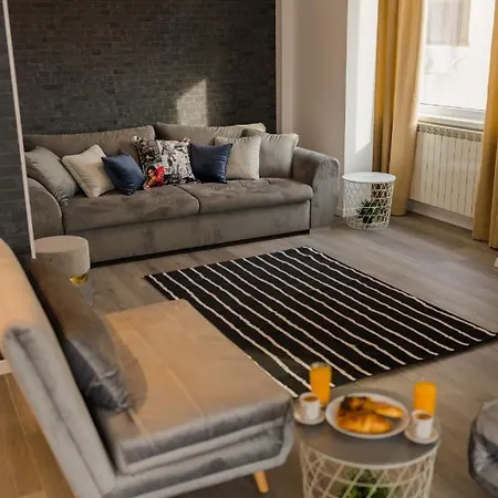 Penthouse - Huge Rooftop Terrace + Skyline View Bukurešť