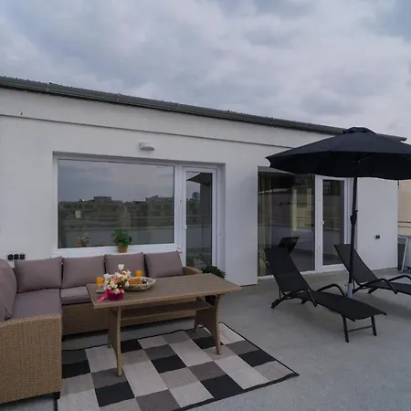 Penthouse - Huge Rooftop Terrace + Skyline View Apartmán *