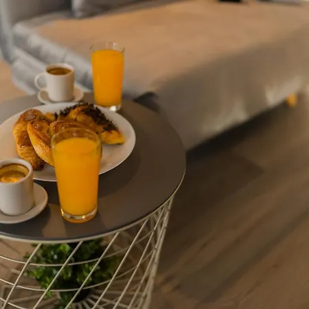 Penthouse - Huge Rooftop Terrace + Skyline View * Bukurešť