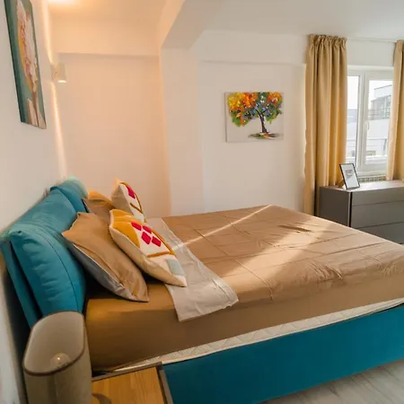 Penthouse - Huge Rooftop Terrace + Skyline View * Bukurešť