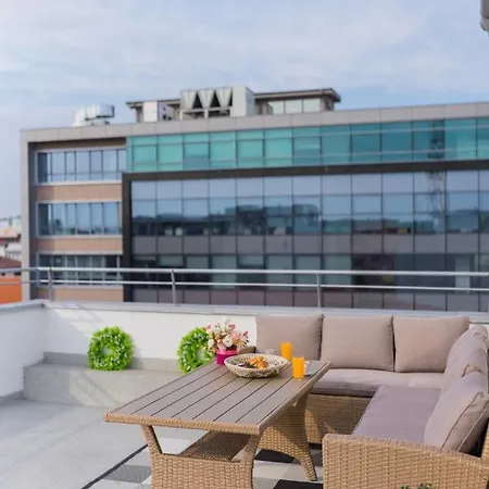 Penthouse - Huge Rooftop Terrace + Skyline View *