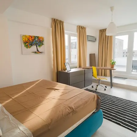 Penthouse - Huge Rooftop Terrace + Skyline View * Bukurešť